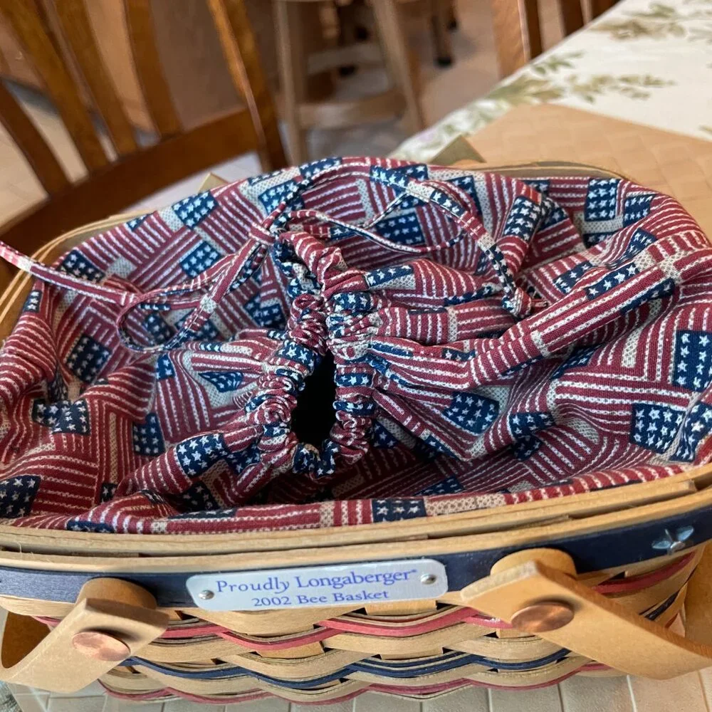 Longaberger 2002 Bee Basket with Protector, Fabric Liner & Handles